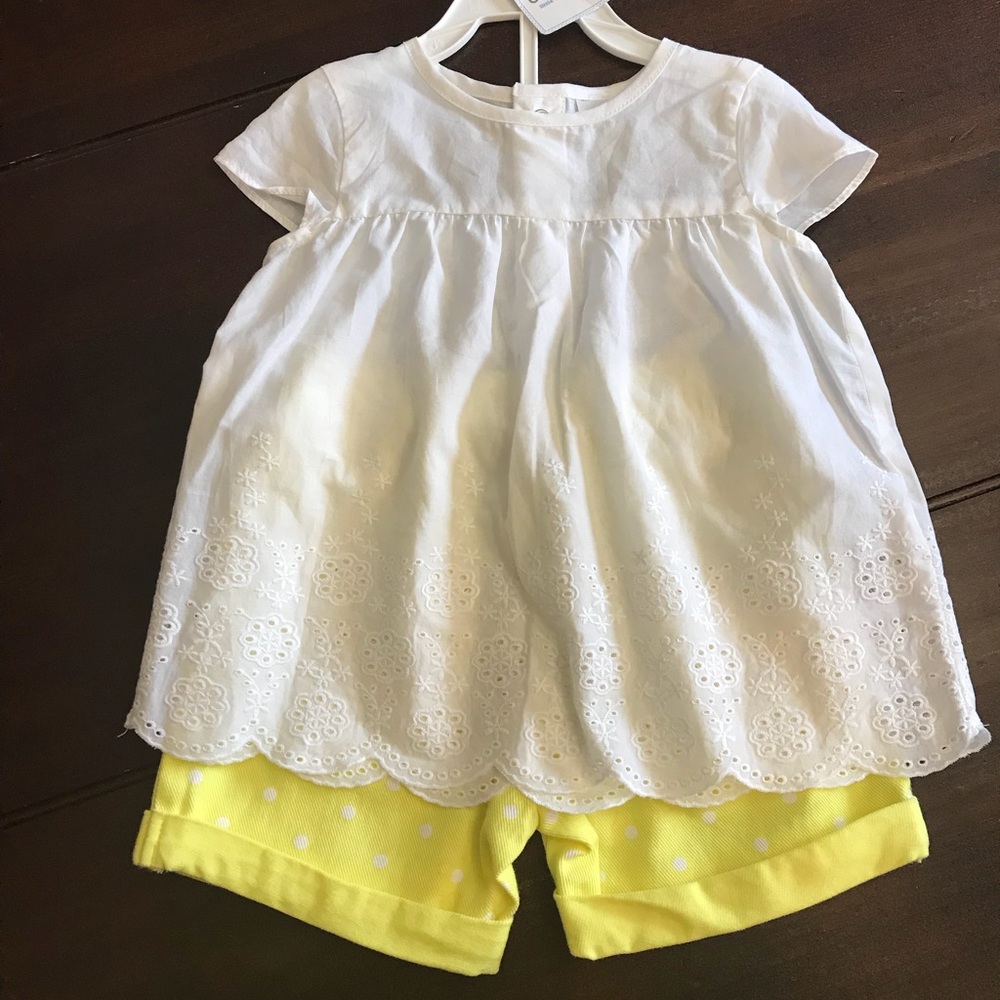 NWT Carters Girls Outfit 18m